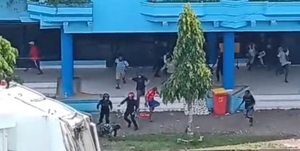Read more about the article Oknum TNI AL dan Brimob Bentrok saat Pengamanan Mudik di Pelabuhan Sorong