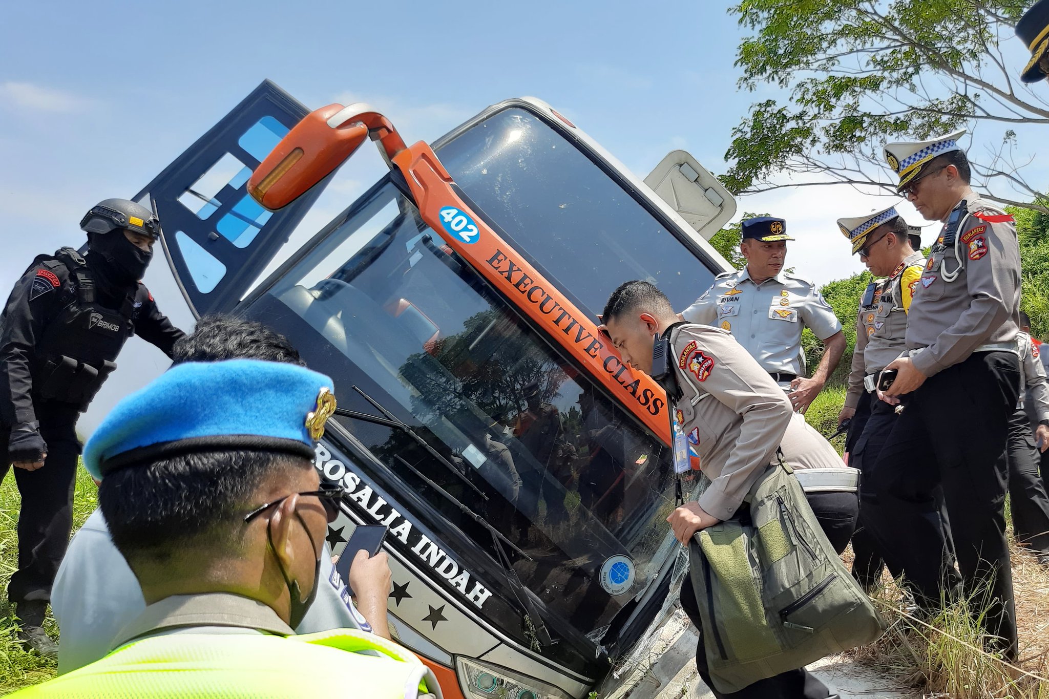 Read more about the article Kecelakaan Maut Bus Rosalia Indah di Tol Batang,7 Orang Tewas Belasan Lain Luka-luka