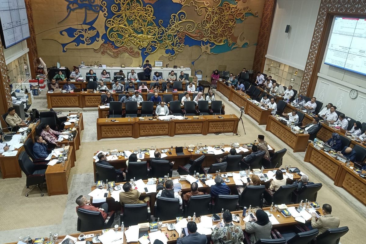 Read more about the article Warga Jakarta Resah Soal Baleg DPR Yang Menganulir Putusan MK Mulai Batasi Pilihan Cagub Dan Presiden Demokrasi Yang Buruk