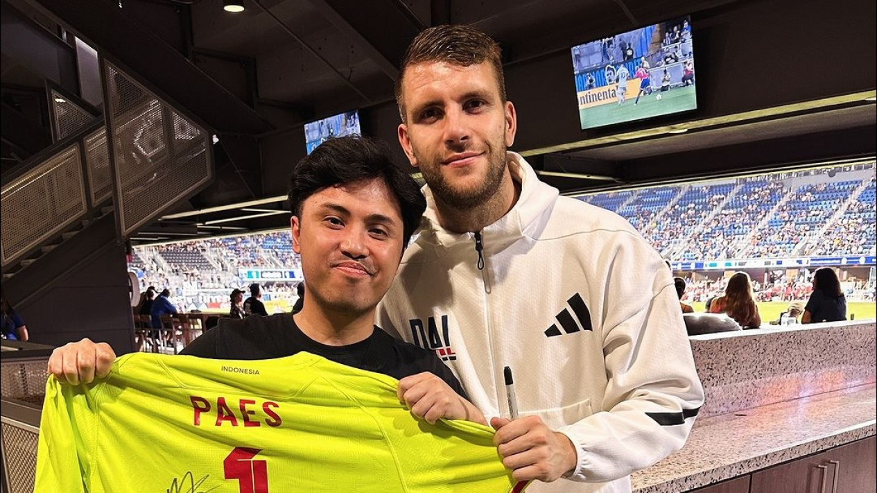 Read more about the article Maarten Paes Alami Cedera Namun Datangi Tribun Menghibur Suporter Timnas Indonesia Yang Hadir Ingin Menonton Aksinya Di Pertandingan FC Dallas