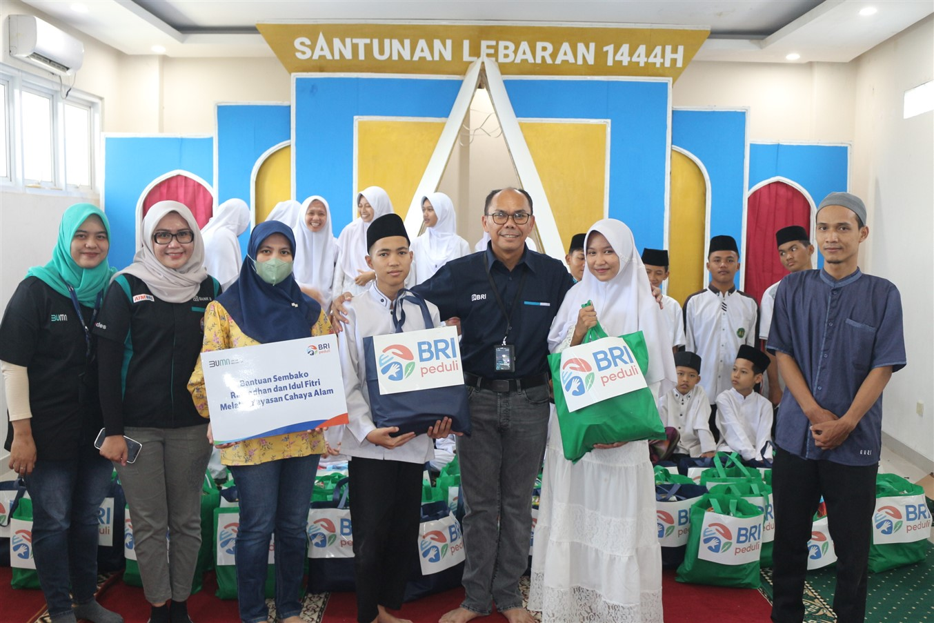 Read more about the article Implementasi Program BRI Peduli, BRI Cikarang Berikan Bantuan Sembako Ramadhan dan Idul Fitri ke Yayasan Cahaya Alam