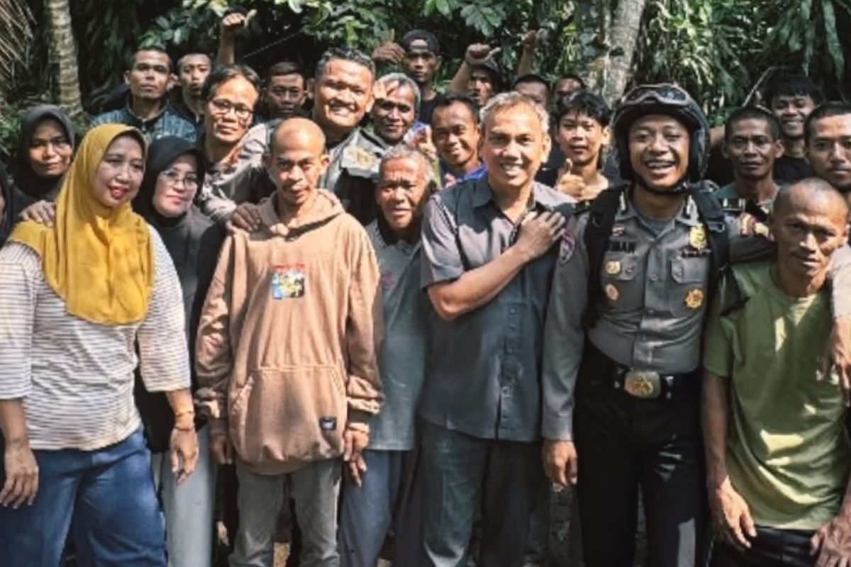 Read more about the article Ditangguhkan! Gunawan Sadbor Keluar Tahanan Disambut Warga Desa