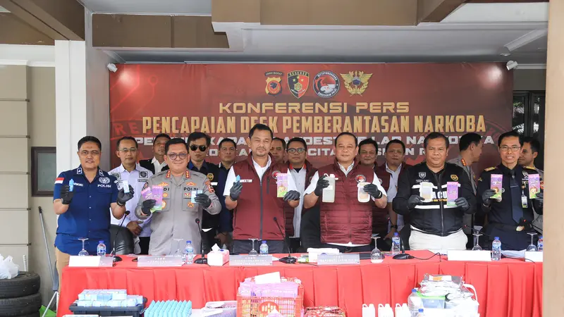 Read more about the article Bareskrim Bongkar Pabrik Narkoba Di Perumahan Bandung