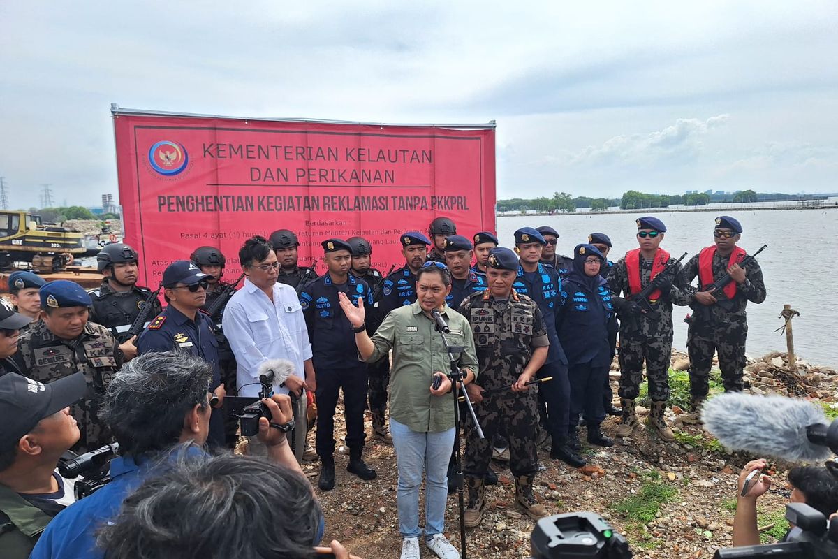Read more about the article Pagar Laut di Bekasi: Dari Status Legal Kini Disegel KKP, Apa yang Terjadi?