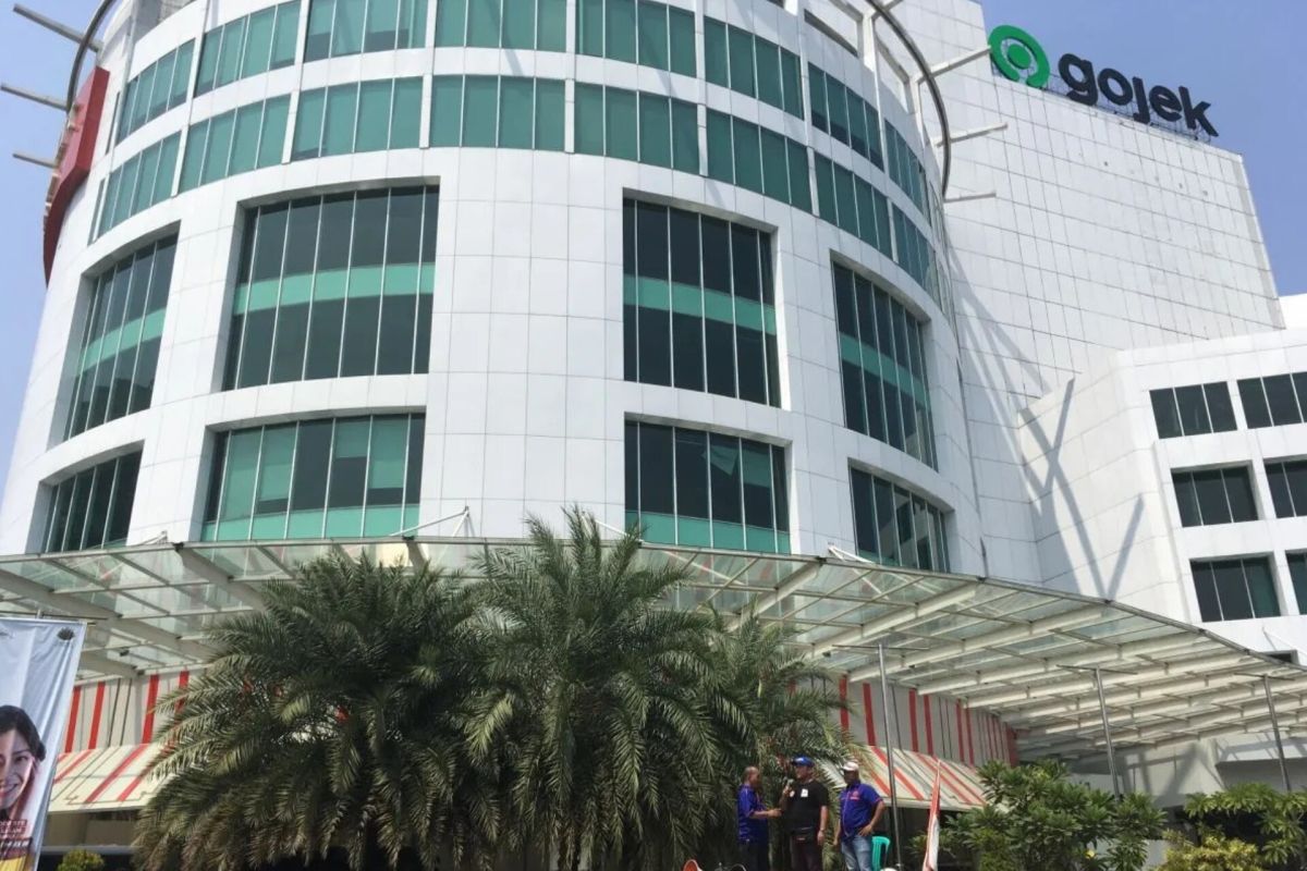 Read more about the article Kebakaran di Gedung Pasaraya Blok M: Blower AC Terbakar, 7 Unit Damkar Dikerahkan