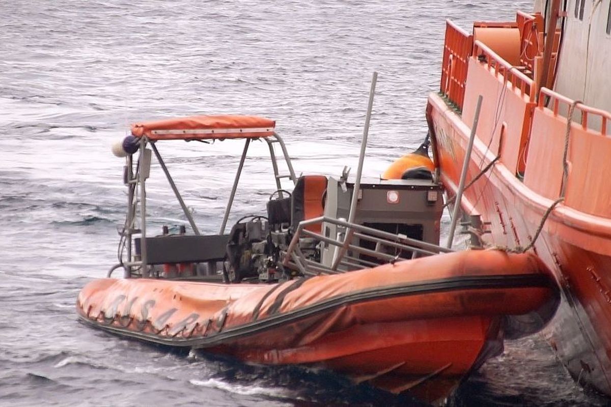 Read more about the article Tragedi Ledakan Speedboat Basarnas Ternate: Tiga Tewas, Wartawan Hilang
