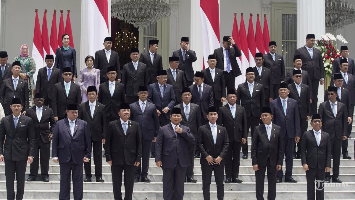 Read more about the article Isu Reshuffle Kabinet Merah Putih: Tanggapan Para Menteri dan Sinyal dari Presiden Prabowo