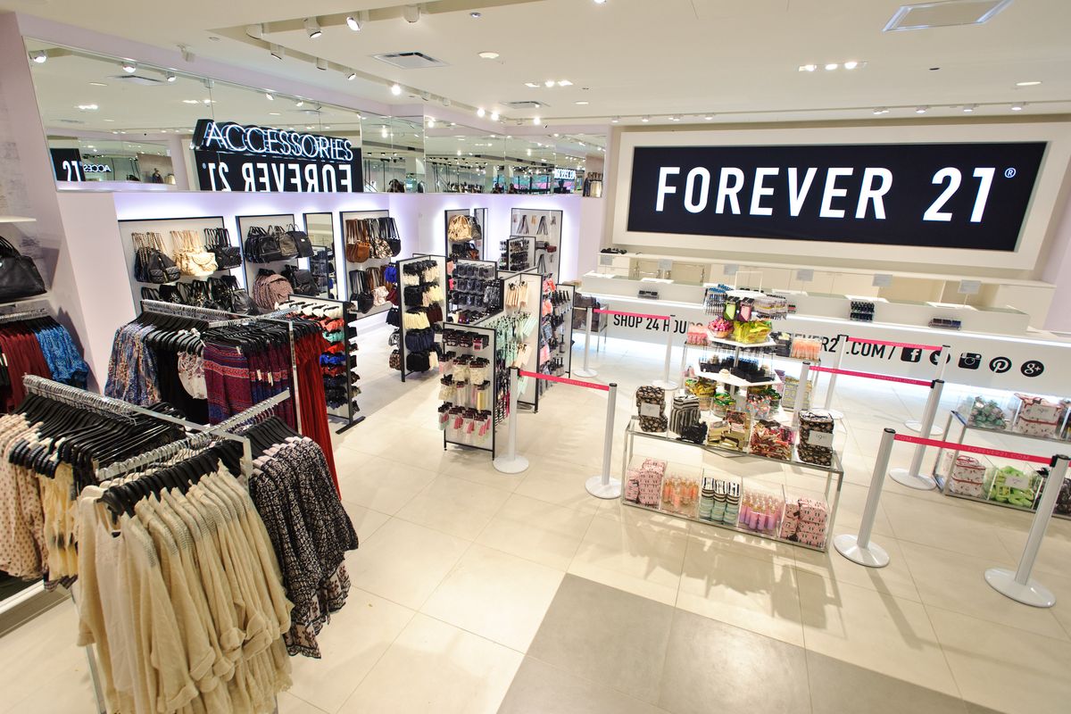 Read more about the article Forever 21 Ajukan Kebangkrutan: Apa Penyebabnya dan Bagaimana Nasib Perusahaan?