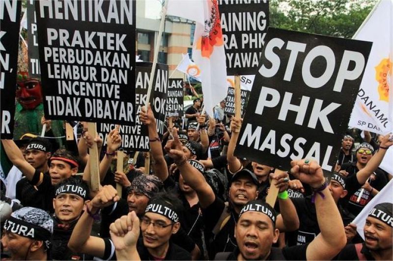 Read more about the article Gelombang PHK Massal Kembali Mengguncang! Ribuan Buruh Terdampak, Ini Penyebabnya