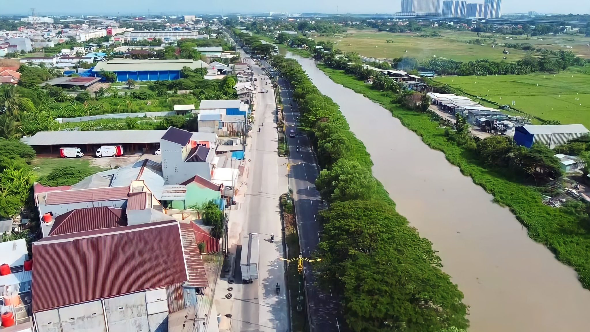 Read more about the article Bangunan Semi Permanen di Kalimalang Bekasi Disorot, Diduga Ilegal dan Rusak Estetika Kota