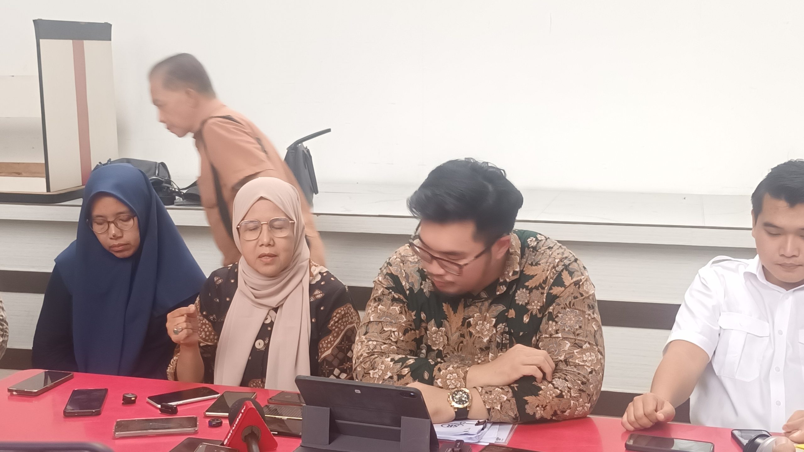 Read more about the article Mitra Dapur Makan Bergizi Gratis Meradang! Rugi Hampir Rp1 Miliar, Tempuh Jalur Hukum!