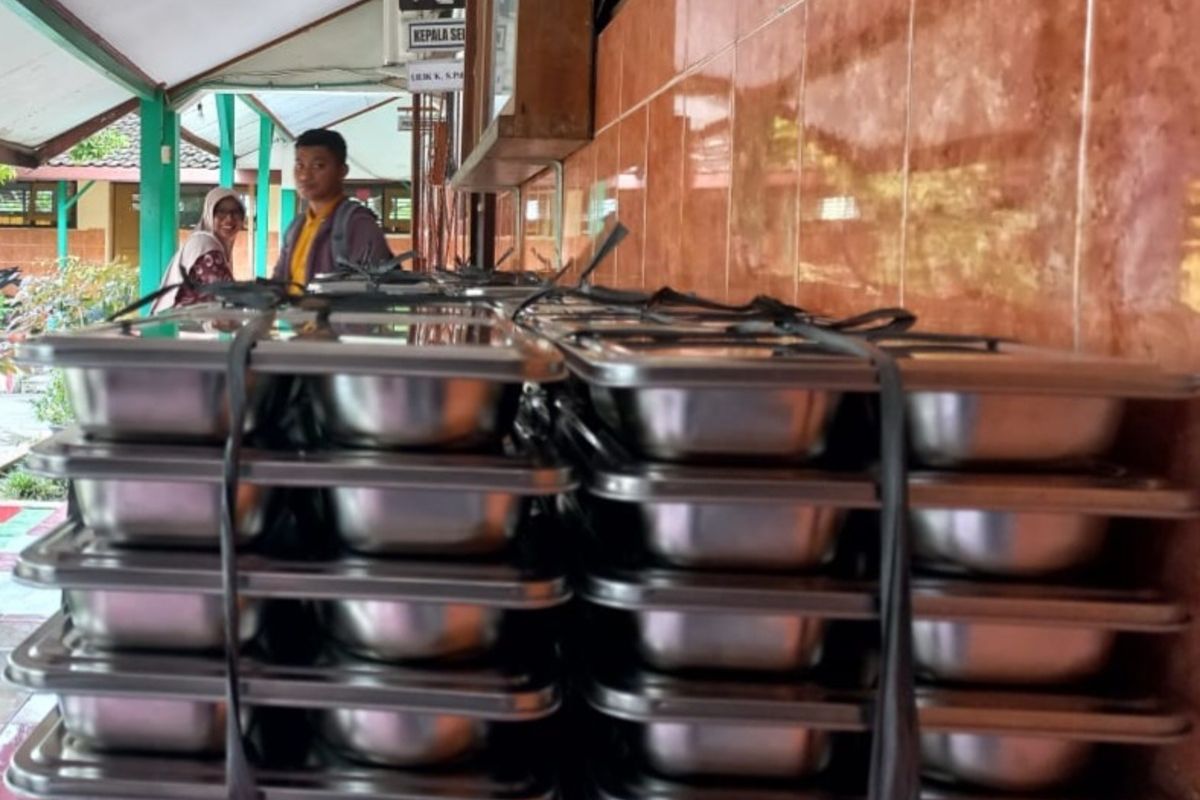 Read more about the article Hardiknas 2025 Tercoreng: Ratusan Pelajar di Jawa Barat Keracunan Menu Makan Bergizi Gratis (MBG)
