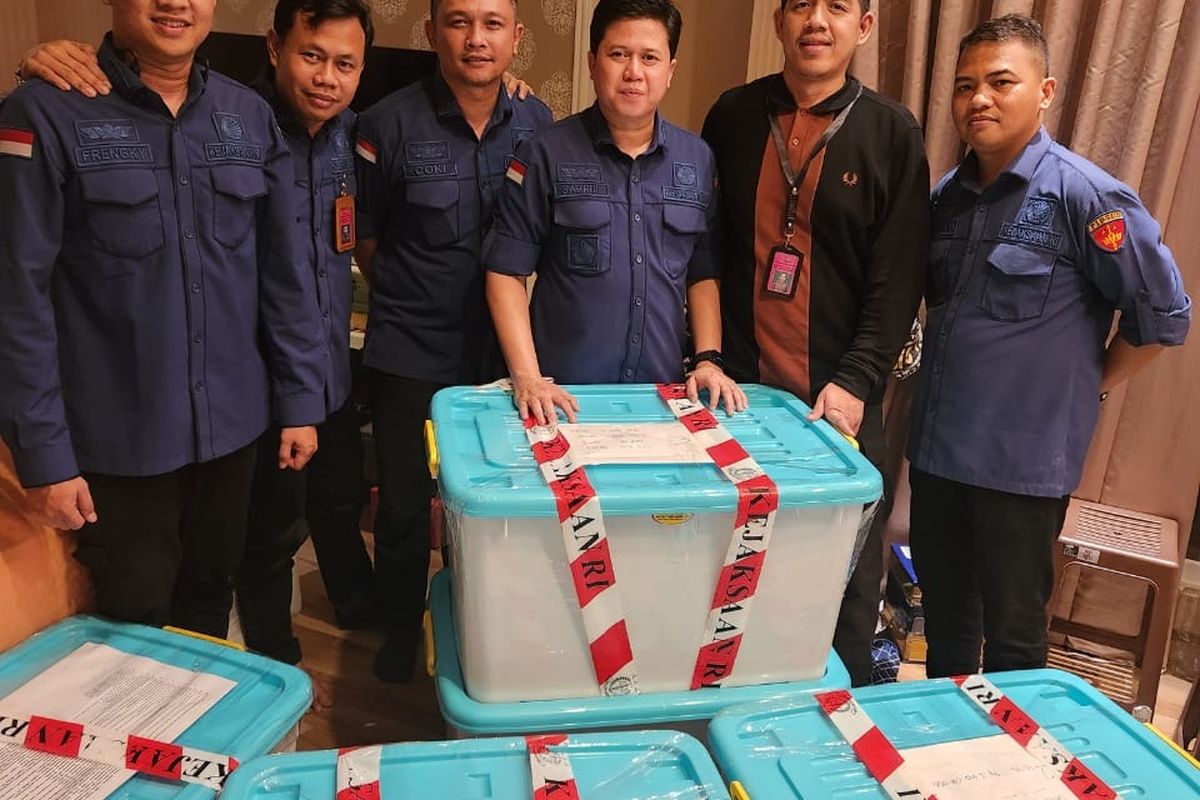 Read more about the article Geger! Rumah Eks Pejabat MA Digeledah, Kejagung Temukan Uang Rp 920 M dan 51 Kg Emas