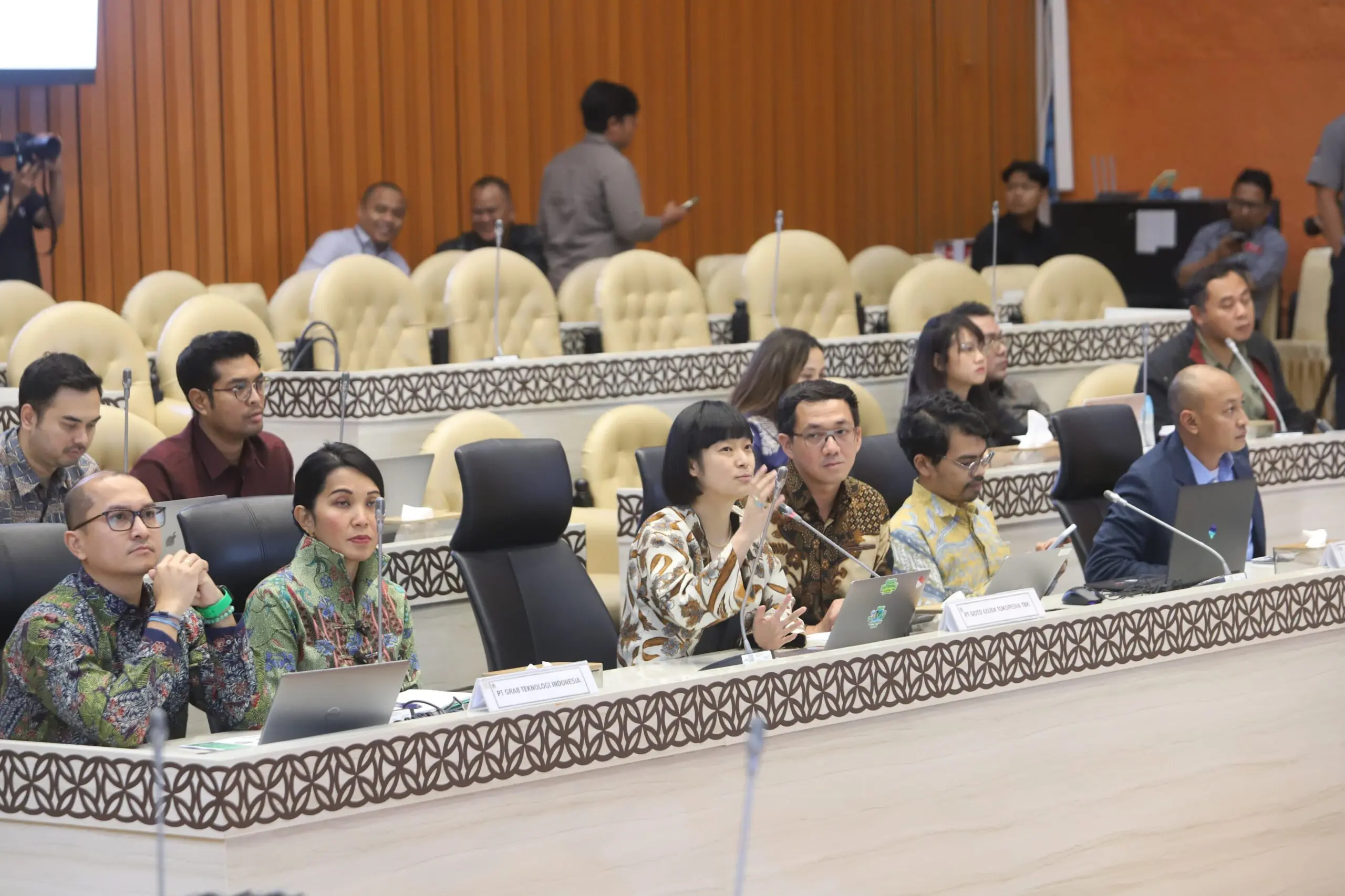Read more about the article Komisi V DPR RI Siap Gelar Rapat Dengar Pendapat dengan Pengemudi Ojol: Bahas Tuntutan Aksi Akbar 205