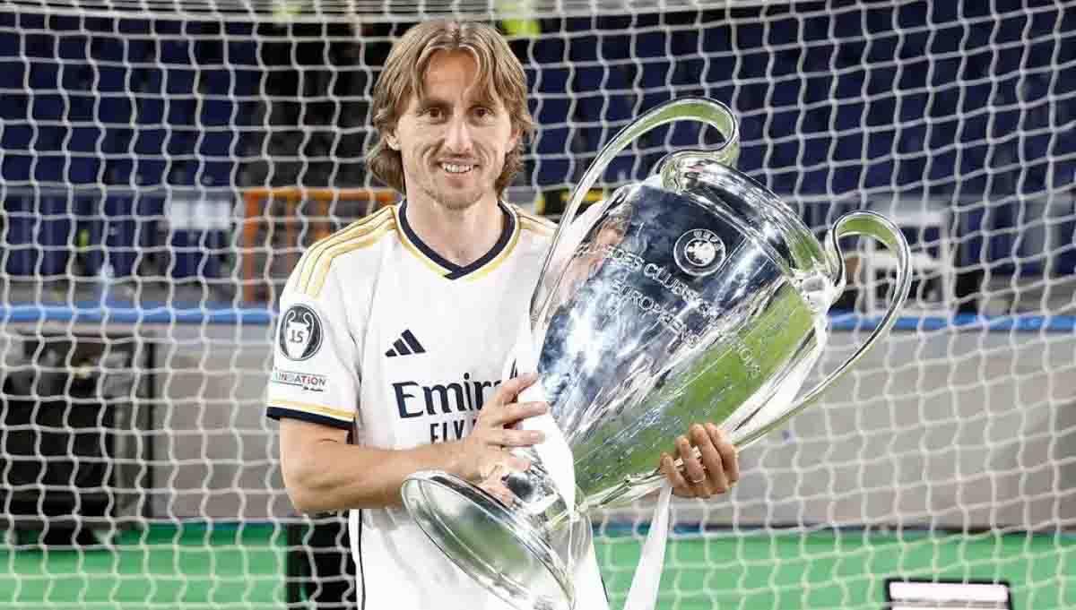 Read more about the article Luka Modric Resmi Tinggalkan Real Madrid: Akhiri Era Emas di Santiago Bernabeu