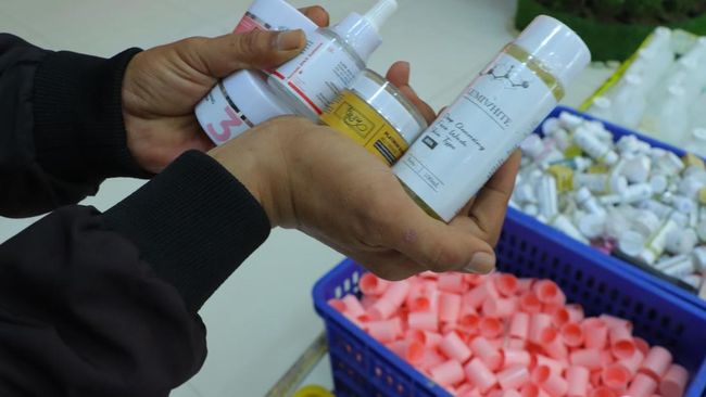 Read more about the article Pabrik Skincare Palsu di Bekasi Gunakan Tepung Tapioka, 9 Tersangka Ditangkap