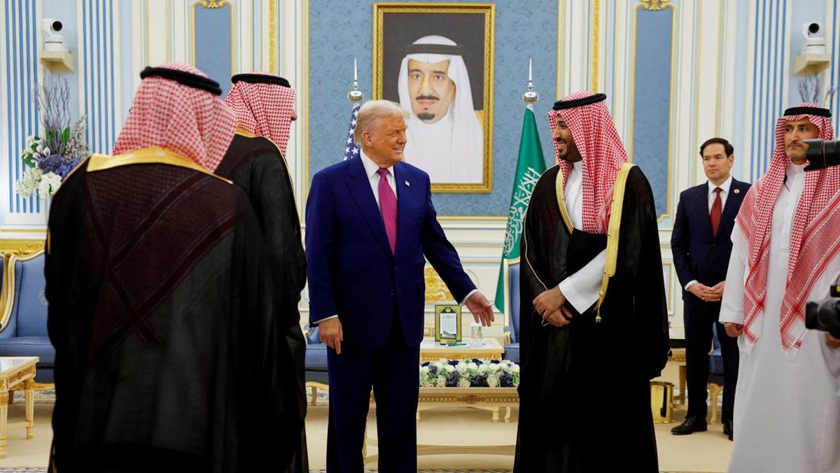 Read more about the article Trump Cabut Sanksi Terhadap Suriah: Langkah Baru dalam Hubungan AS dan Timur Tengah