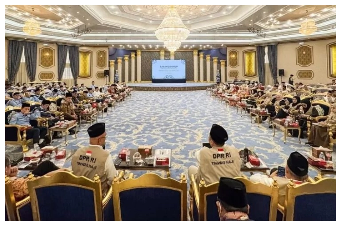 Read more about the article Lebih dari 2.000 Calon Jemaah Haji Furoda Gagal Berangkat 2025, DPR Desak Pengembalian Dana dan Penertiban Regulasi