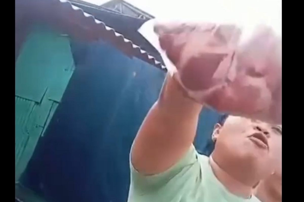 Read more about the article Viral! Warga Bekasi Diminta Bayar Rp15 Ribu untuk Sekantong Daging Kurban