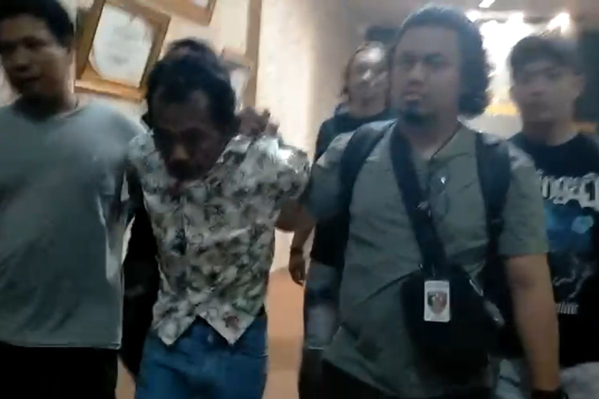 Read more about the article Tersinggung Ucapan Pengasuh, Uray Abadi Bunuh Balita Rafa di Singkawang: Kronologi Lengkap dan Motif Pelaku