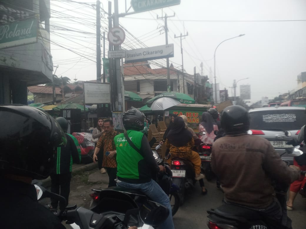 Read more about the article Kemacetan Parah di Jl Yos Sudarso Cikarang, Pengguna Jalan Keluhkan Minimnya Petugas Lalu Lintas