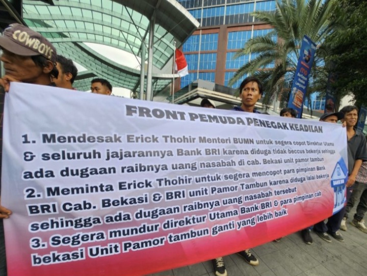 Read more about the article Kantor BRI Digeruduk Pengunjuk Rasa Buntut Kasus Raibnya Uang Nasabah di Bekasi