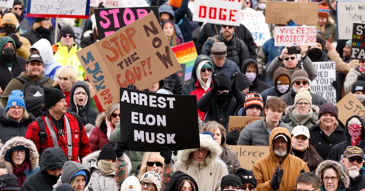 Read more about the article Aksi Demo Anti-Trump Meluas di AS: Chaos di LA, Elon Musk Minta Maaf
