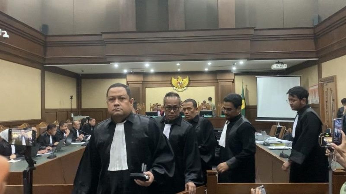 Read more about the article Sidang Tom Lembong Diwarnai Walk Out, Kuasa Hukum Protes Keterangan Saksi Hanya Lewat BAP