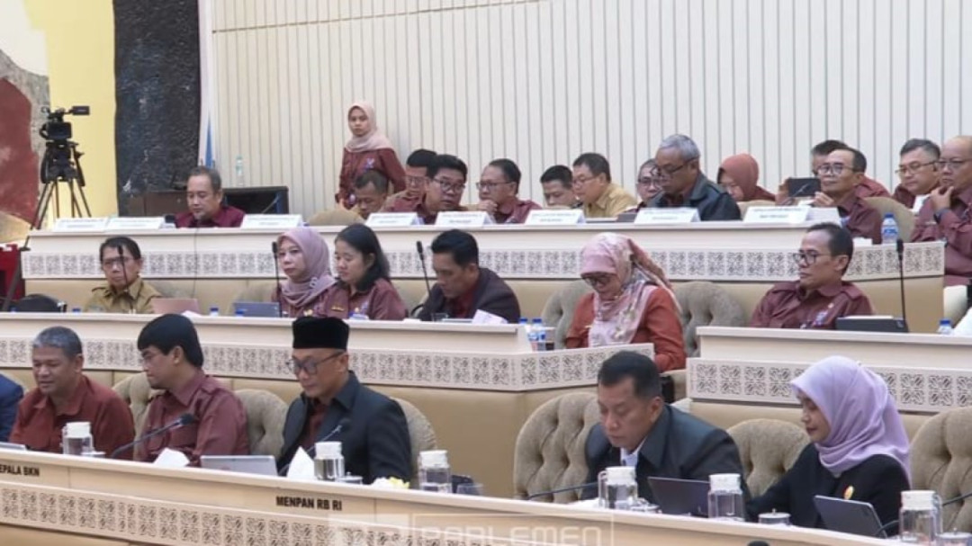 Read more about the article Putusan MK Pisahkan Pemilu Nasional dan Daerah: Respons Panas Parpol, Potensi Perpanjangan Jabatan DPRD
