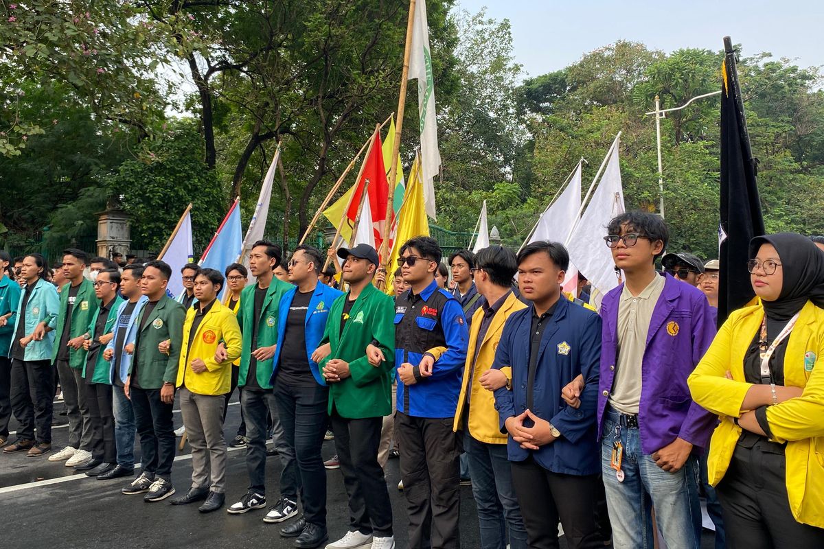 Read more about the article Demo Mahasiswa Mengawal dan Memastikan Tuntutan Rakyat 17+8 oleh DPR RI