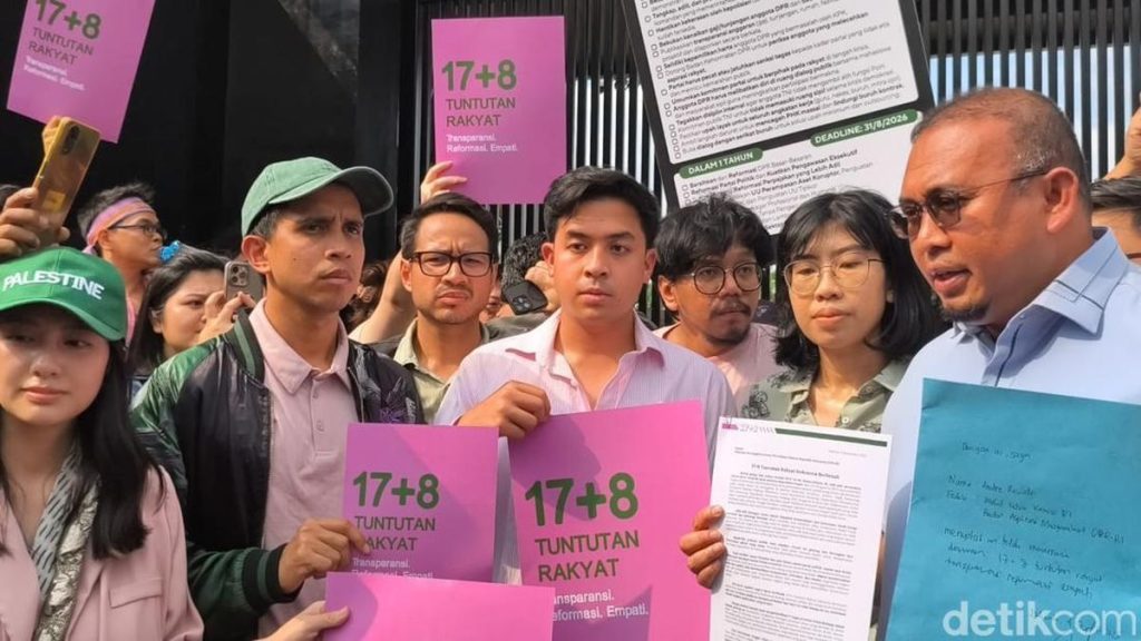 Tuntutan 17+8 Rakyat oleh Influencer