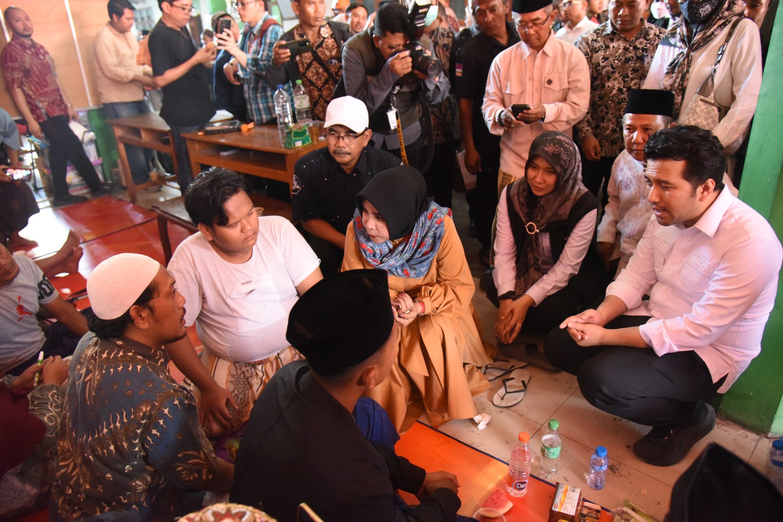 Read more about the article Keluarga Korban Ambruknya Gedung Pondok Pesantren Al Khoziny Menuntut akan Dilakukan Proses Hukum