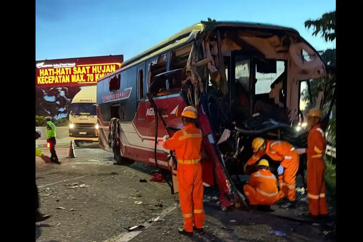 Read more about the article Kecelakaan Maut di Tol Cipali, 5 Orang Tewas 7  Luka Berat
