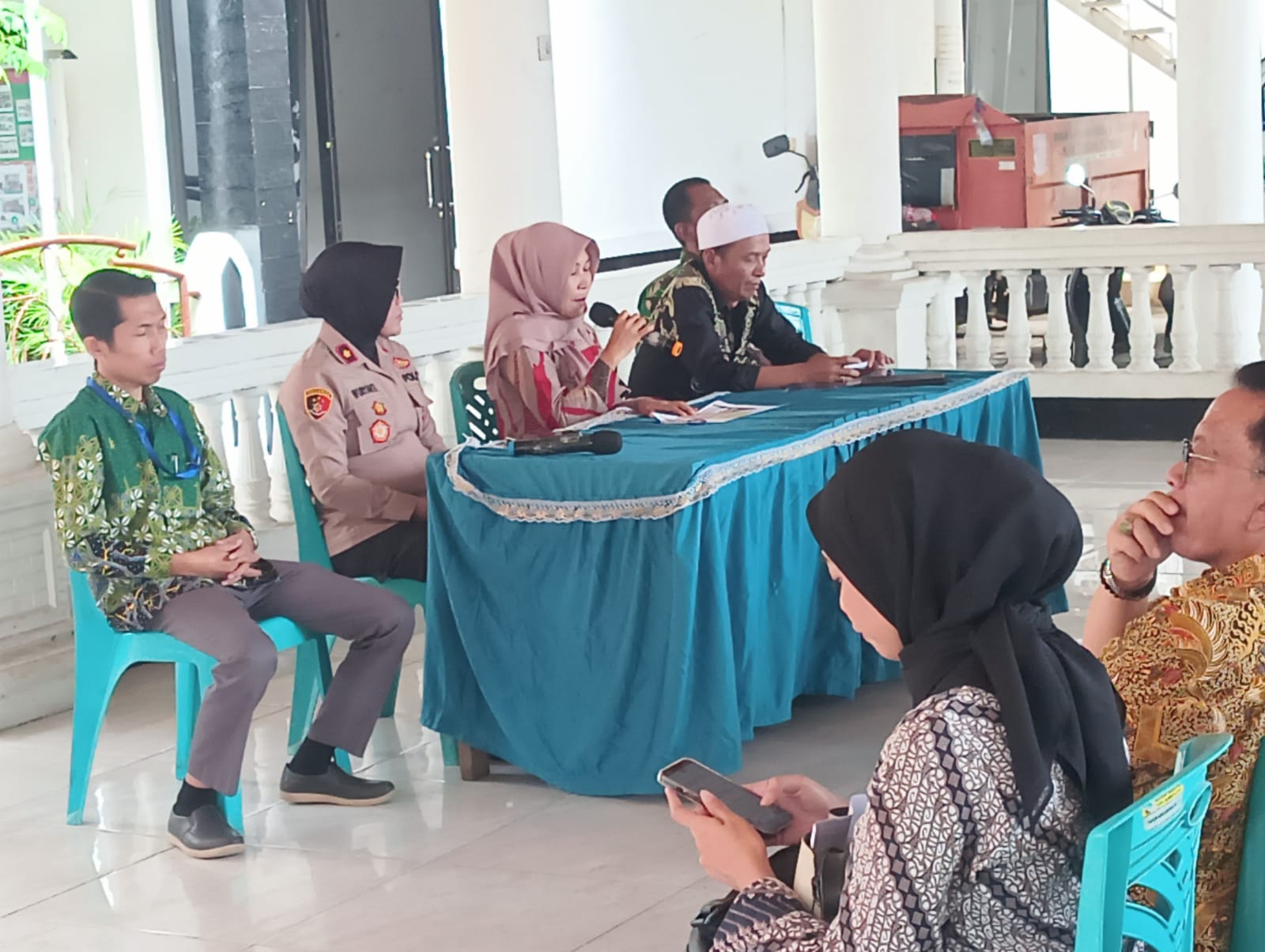 Read more about the article Kuasa Hukum Istri Eks Bendahara Tidak Hadir Dalam Pertemuan di Kantor Desa Sumber Jaya