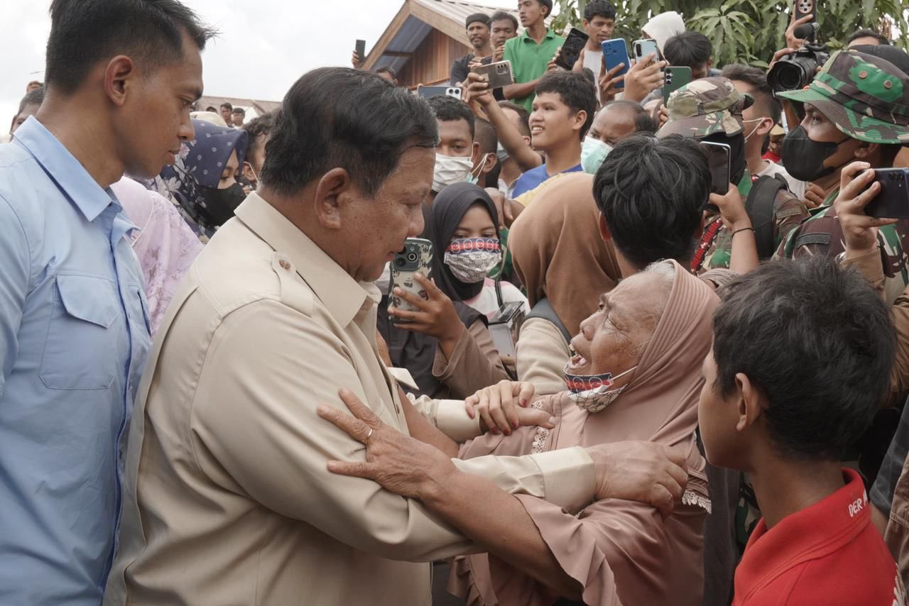 Read more about the article Presiden Prabowo Mengunjungi Posko Kesehatan Daerah Aceh Tamiang yang terkena Dampak Banjir