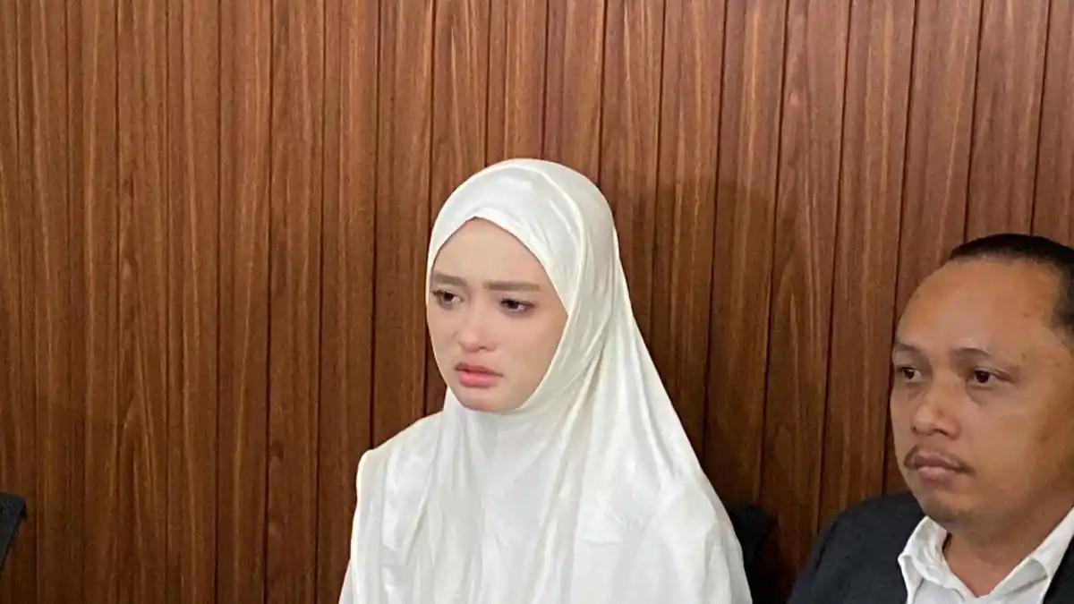 Read more about the article Inara Rusli Laporkan Insanul Fahmi ke Polda Metro Jaya terkait Dugaan Penipuan