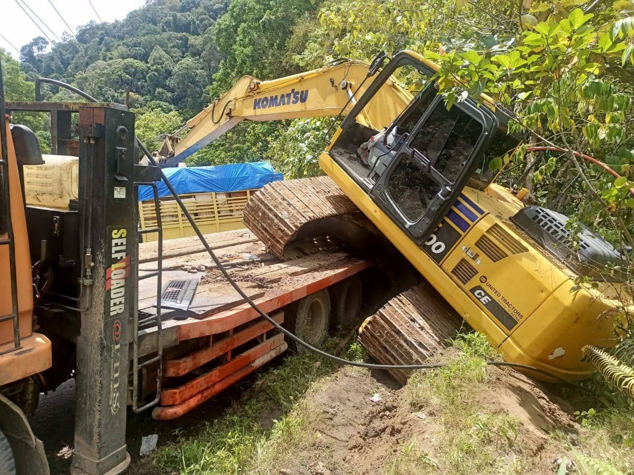 Read more about the article Mantan Ketua DPRD Pasaman, Syahrizal Yusuf, Tewas Tertimpa Alat Berat Saat Antar Bantuan Bencana