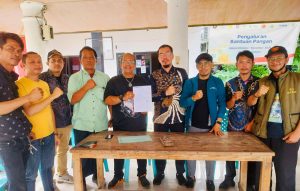 KP3D Turun Bersama PLN Menyelesaikan Listrik Kantor Desa Sumberjaya (2)