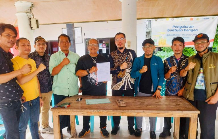 KP3D Turun Bersama PLN Menyelesaikan Listrik Kantor Desa Sumberjaya (2)