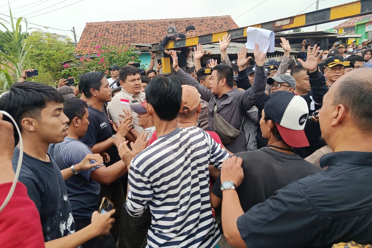 Read more about the article PN Kota Bekasi Eksekusi 12 Rumah di Perumahan Puri Asih, Penghuni Menolak Pindah