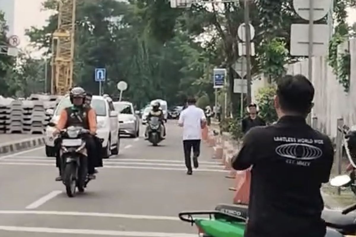 Read more about the article PNS Bea Cukai Lari saat Akan di Wawancara Wartawan Usai Diperiksa Oleh KPK