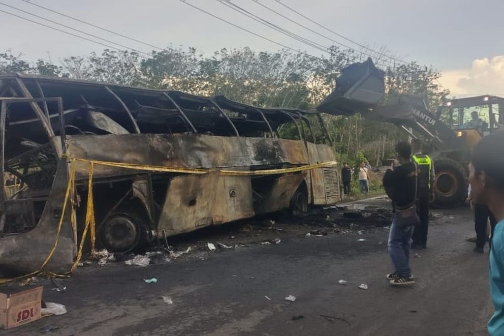 tabrakan maut bus sumatera