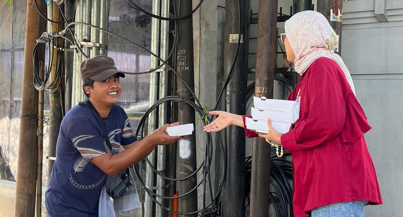 Read more about the article BRI Bogor Pajajaran Tebar Kebaikan Lewat Jumat Berkah, 85 Nasi Kotak Pada Masyarakat.