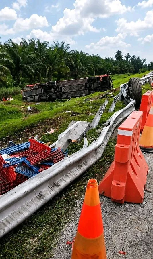 Read more about the article Kecelakaan Maut Bus Halmahera di Tol JMKT Sergai: 4 Tewas, Sopir Diduga Kabur