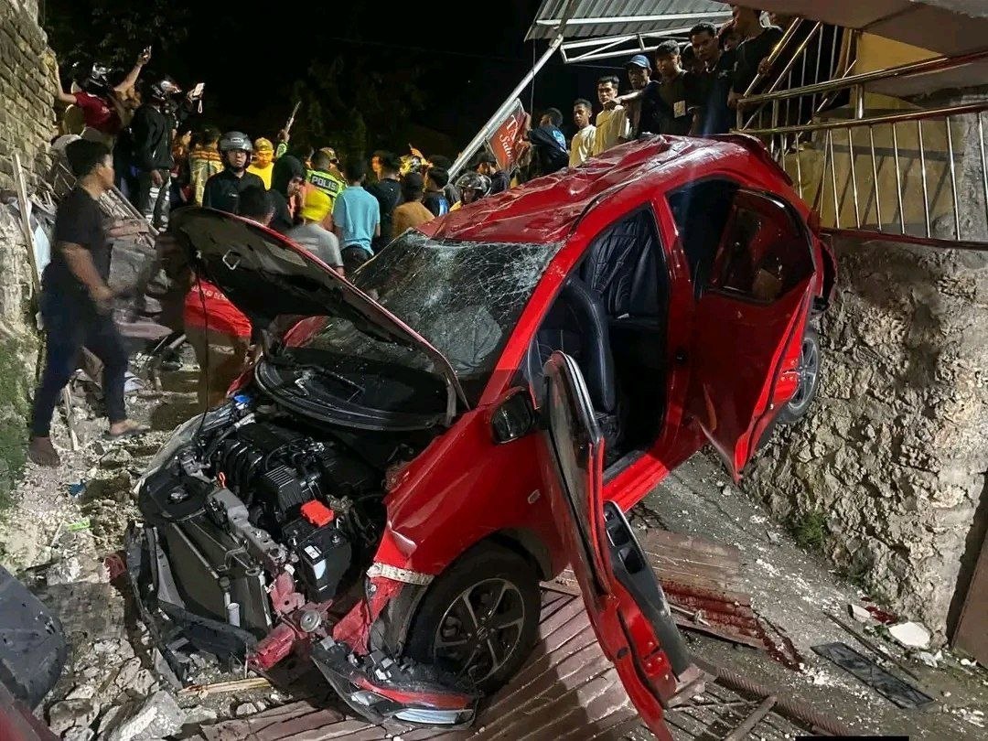 Read more about the article Kecelakaan Mobil Brio Tabrak Pagar dan Tembok di Kupang, Satu Perempuan Tewas