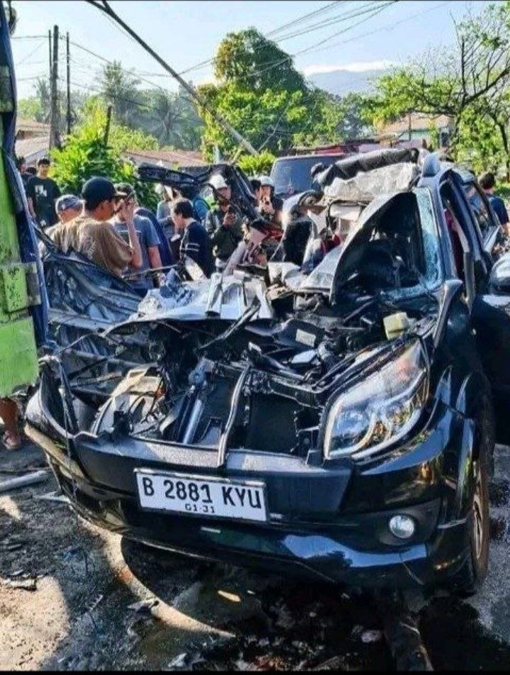 Read more about the article Truk Tabrak Empat Kendaraan di Padang, 5 Orang Meninggal Dunia Dan Beberapa Lainnya Luka-luka
