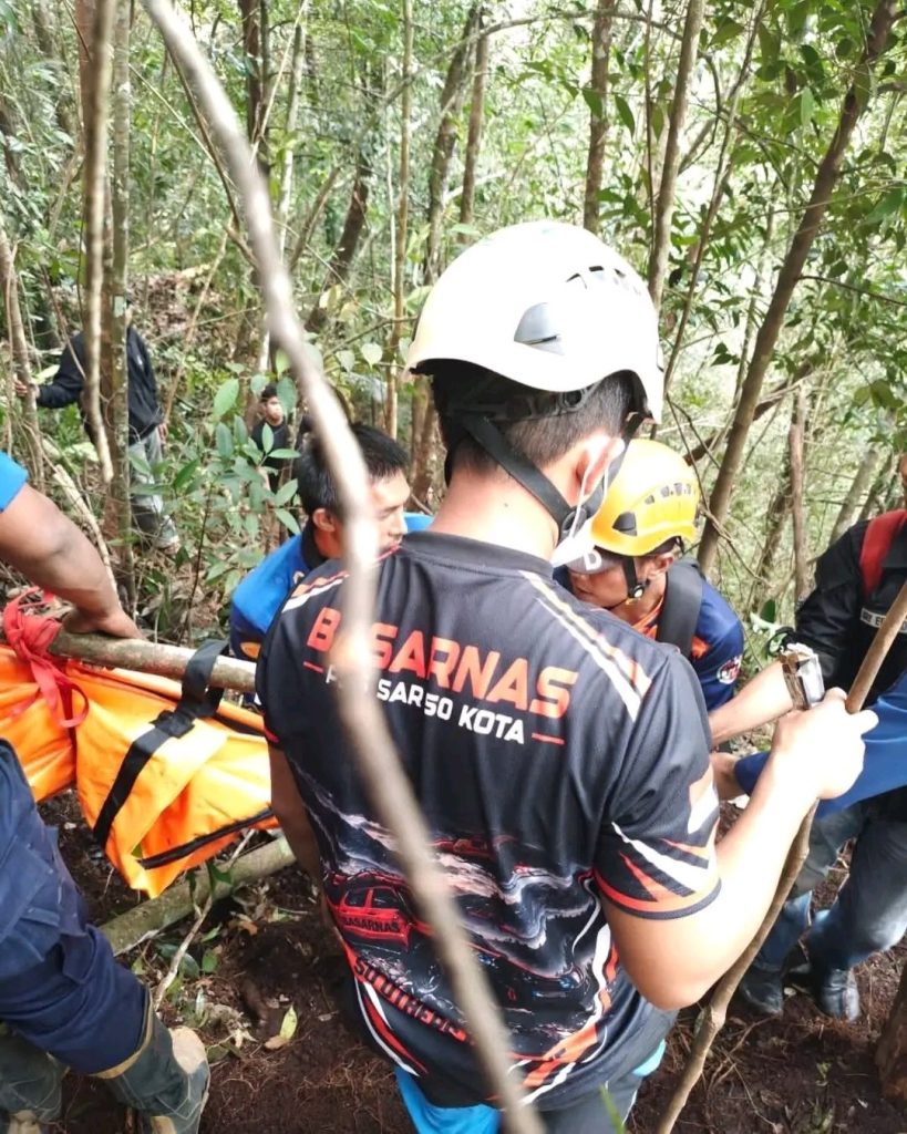 Wanita asal Padang Pariaman Tewas usai Tergelincir di Air Terjun Robo Harau (3)