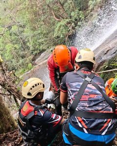 Wanita asal Padang Pariaman Tewas usai Tergelincir di Air Terjun Robo Harau (4)