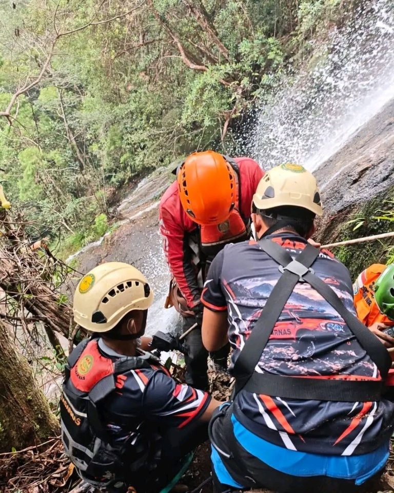 Wanita asal Padang Pariaman Tewas usai Tergelincir di Air Terjun Robo Harau (4)