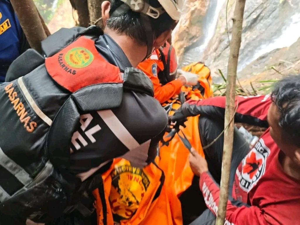 Wanita asal Padang Pariaman Tewas usai Tergelincir di Air Terjun Robo Harau (5)